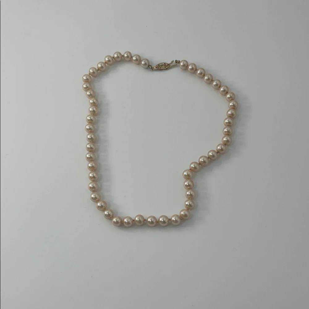 Classic Cream Pearl Necklace - Picture 6 of 16